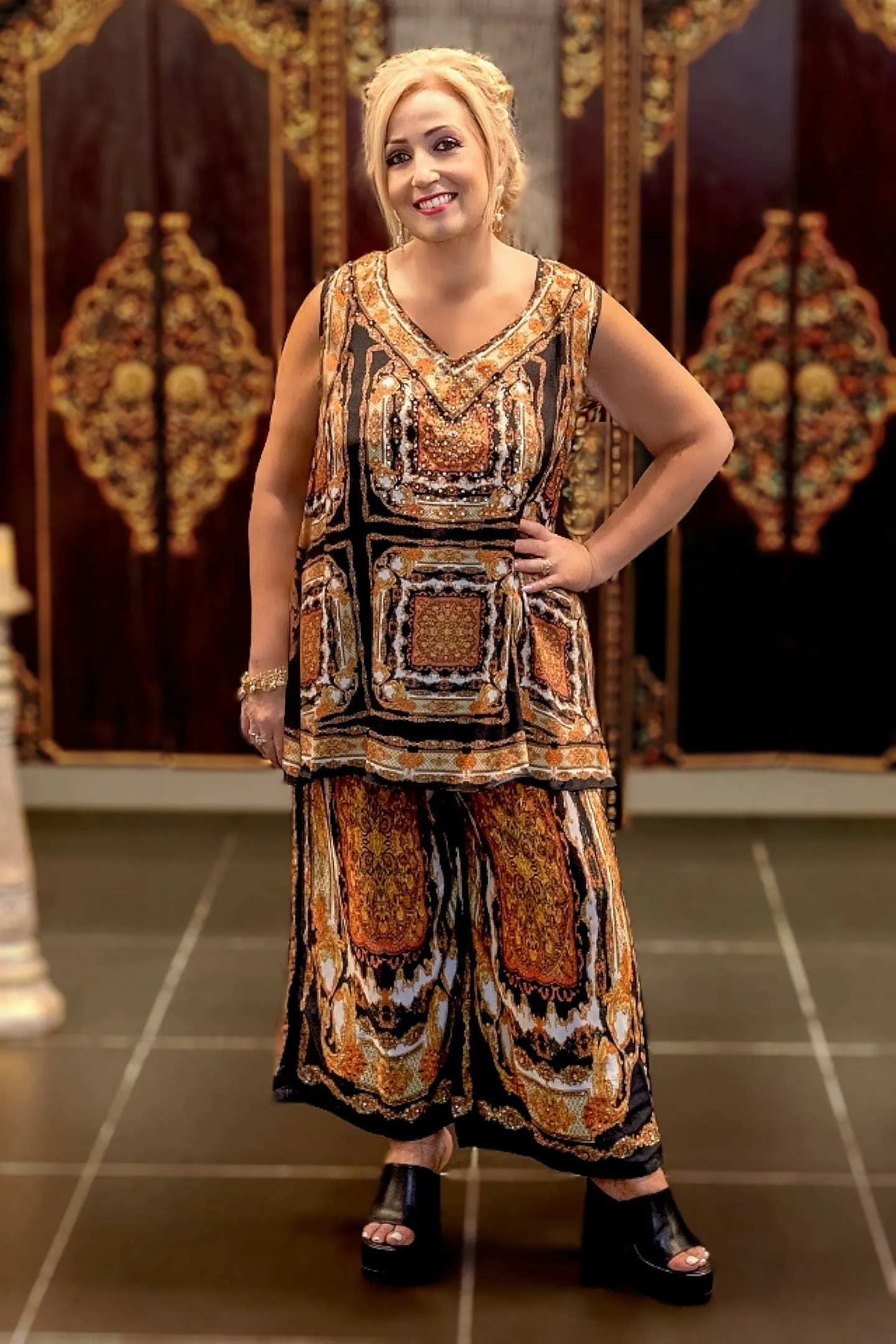 SLEEVELESS TOP WITH V-NECK